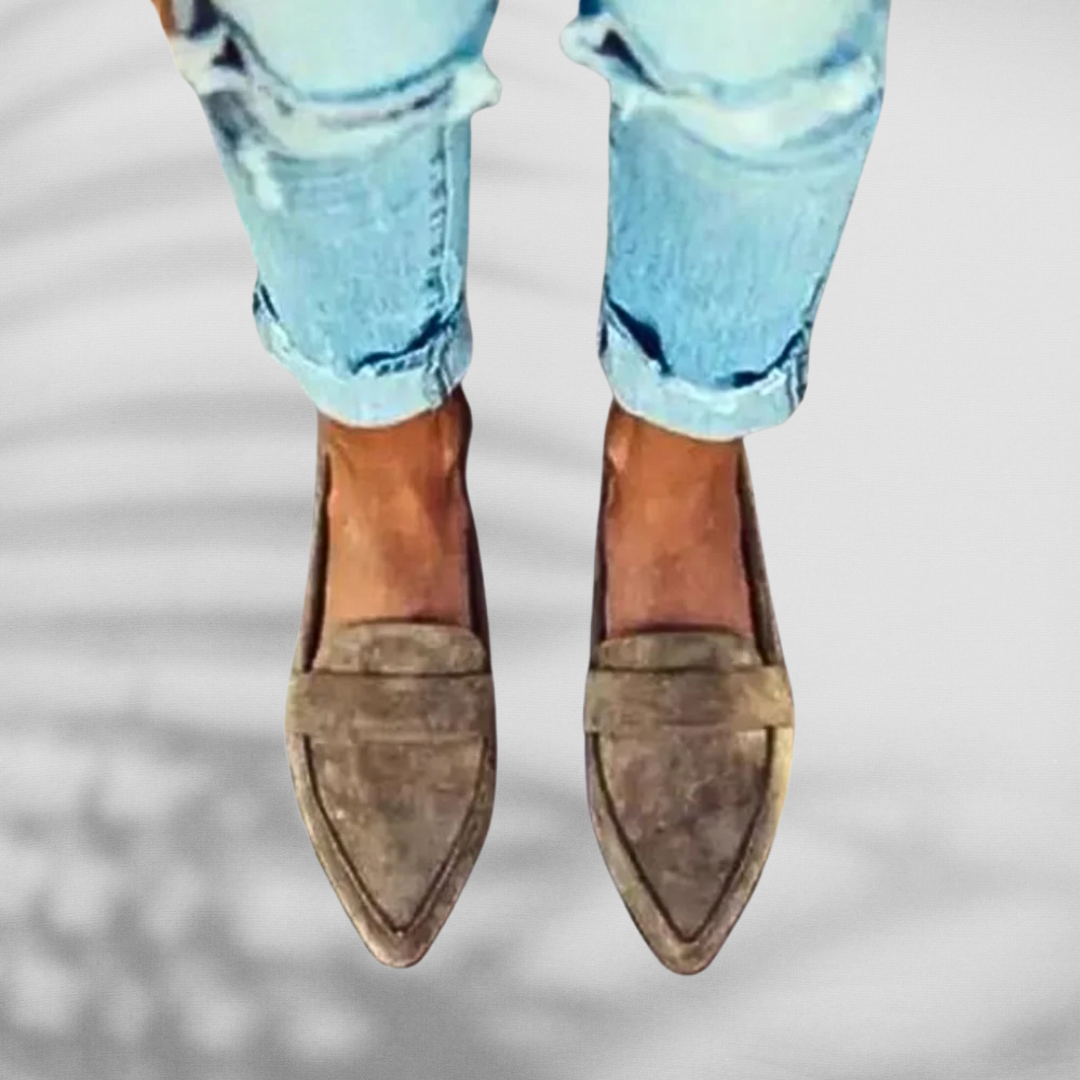 מאלינה™ | מוקאסים מעור זמש עם חוד